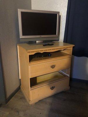 The TV in here doesn't work right but it's a little bit of an upgrade from the older