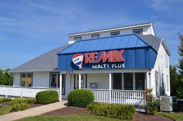 Team Bonnie & Maureen - RE/Max Realty Plus