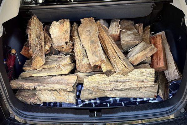 Quality Oak and Eucalyptus firewood for Christmas. Thanks Elks for making it all so easy.