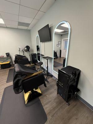 Chair rentals for barbers, braiders, & natural hairstylists in a clean, professional & welcoming environment.