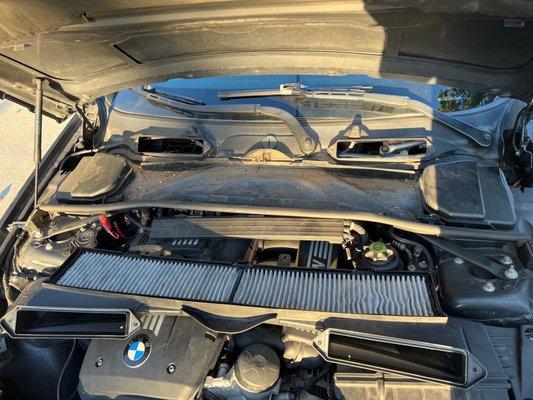 After I cleaned out under the filter. Took me all of 30 seconds to wipe the leaves out.