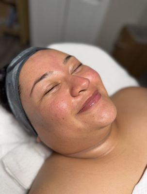 Classic facial with customized products and led light therapy.