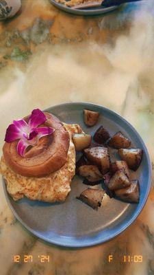 the bacon, egg, and gouda breakfast sandwich on a gluten free bagel