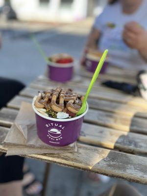 Got the small. I suggest the gluten free granola. Because it's the tastiest.