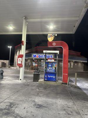 No working restroom at this garbage establishment