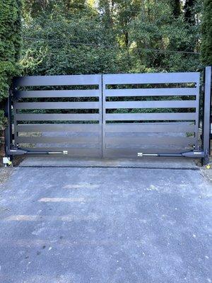 Elegant electric gate in Vashon Island, WA