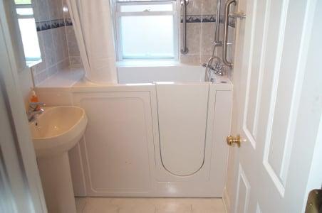 Walk in bathtub