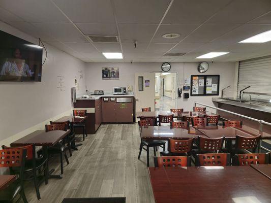 Dining area and angle 4