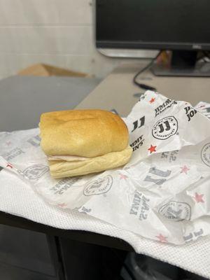 Does this look like a 6 inch sandwich to you? Poor management and cheap people they are