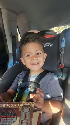 1st time w Deivis the barber!! LOVE THE NEW LOOK MY KID HAS FLAT HAIR AND HE GAVE HIM VOLUME $ 25 FOR KID CUT. HE ALSO KNOWS HOW TO BLEND