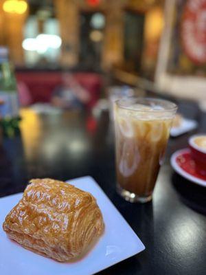 Berry Special Latte - chocolate croissant