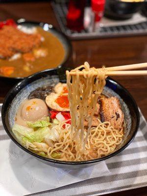 R2. Black Mayu Tonkotsu Ramen: good noodle texture. The highlights are the egg and the pork belly!