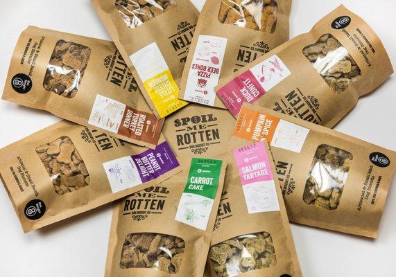 Dog Biscuits -- FRESH ingredients + SIMPLE recipes Spoil your dog the healthy way!