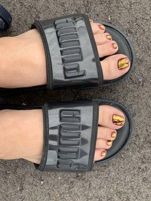 Garnet and gold pedi