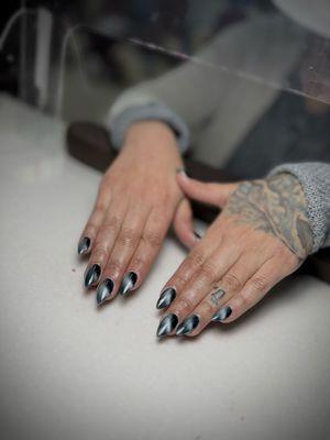Elegant black cat-eye nails for a chic and mysterious vibe