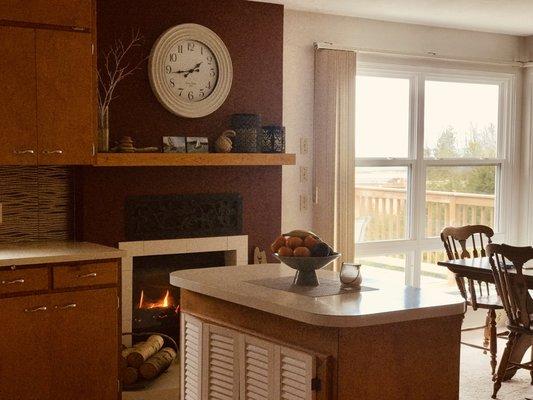 Kitchen/ Dining Room