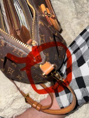 Poor stitching, giving way after having the stitching repaired.