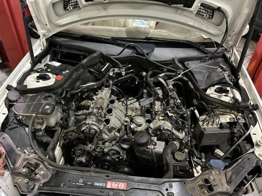 2006 Mercedes e350 getting a new intake manifold.