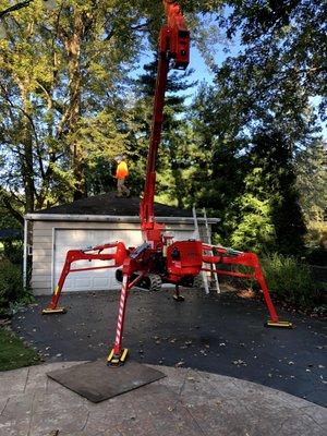 When operating, this machine is very safe and stable. When traveling, it is narrow and compact to fit through a fence gate.