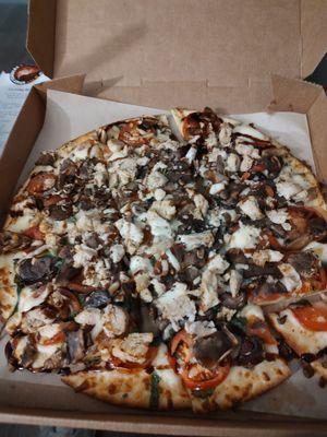 Margherita Pizza with chicken and spinach