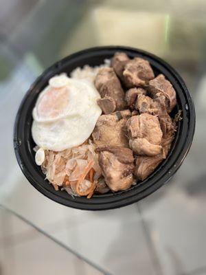 Nice side view of the pork adobosilog.