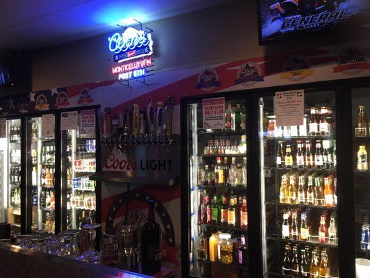 Surprisingly good selection of taps and bottles for a VFW! Whomever distributes here does a great job!