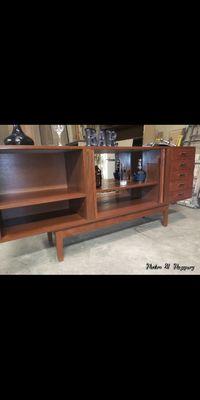 Mid-Century Modern Carpenter