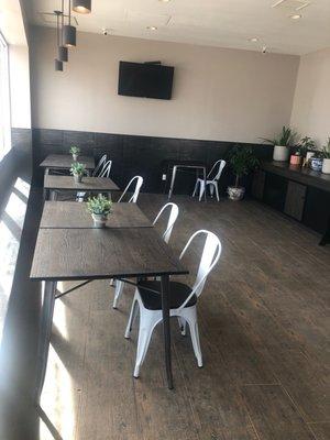 Comfortable dining area for lunch or dinner at wonton house..