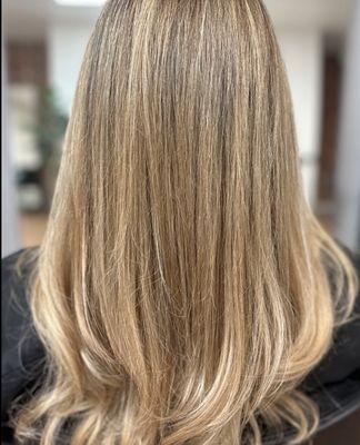 Pura Luxe, Expert Brazilian Stylist 20+ years experience in Color, Highlights, Cut and Style. Look Your Best!