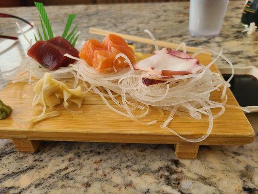 Sashimi sampler. Very small.