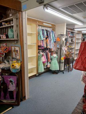 Grand Oaks Antiques & Gifts