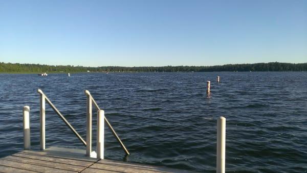 Excellent family vacation spot on the lake.