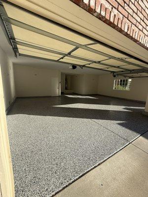 900 sq ft flake epoxy garage floor in Aguora Hills CA
