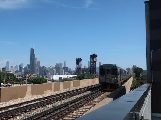 The CTA orange line, passing through Chinatown, between the Halsted and Roosevelt stations.