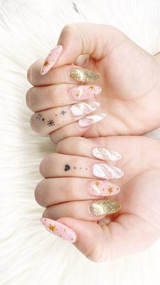 Beautiful design made by ivon. I totally recommend this place great environment, friendly people perfect place to relax