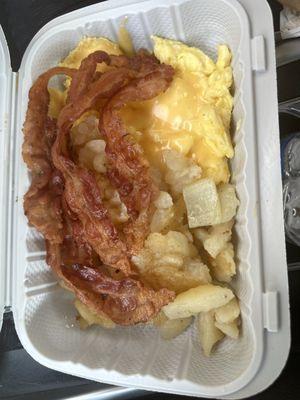 Bacon scrambled eggs with cheese and home fries