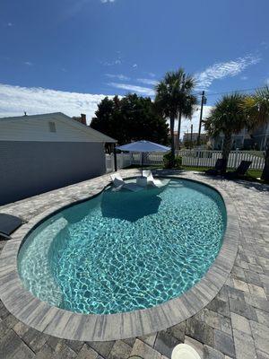 Aqualuxe Pool Cleaning