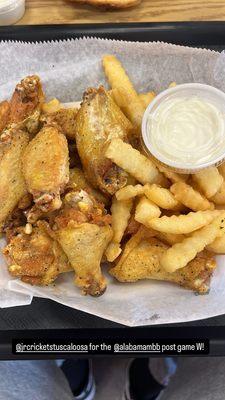 10 lemon pepper wings and fries