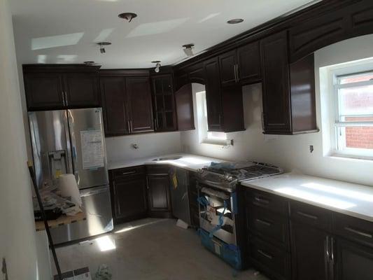 Full wood chocolate kitchen cabinets installation