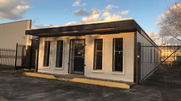 Houston's First NFT ART Gallery is super cool!!