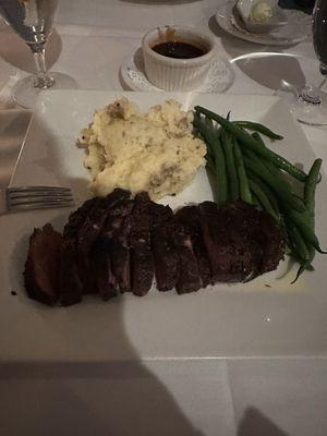 Steak, mashed and green beans