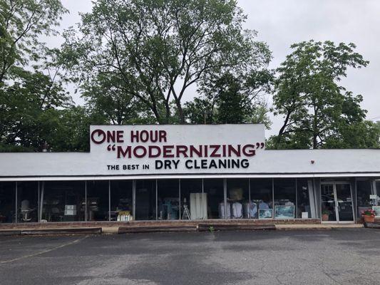 One Hour Modernizing Dry Cleaning