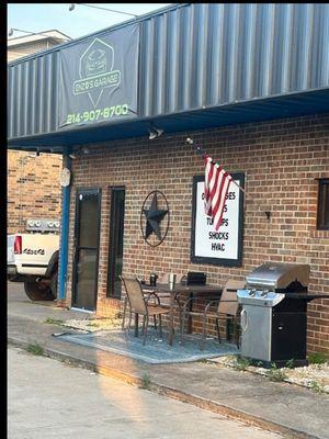 Picture of the shop.