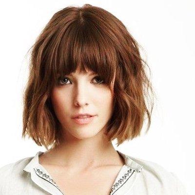 It's all about the length, bangs and tousle. Bangs are in a "C or V- shape " Length is bobbed in a triangle