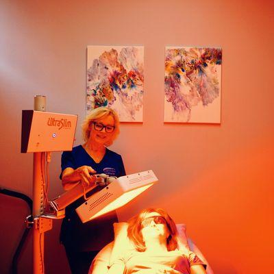 Ultraslim safely rejuvenates skin as it eliminates unwanted fat, even from the face.