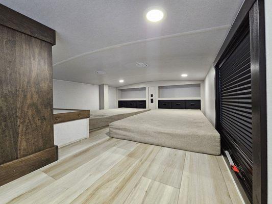 Giant Recreation World - Winter Garden