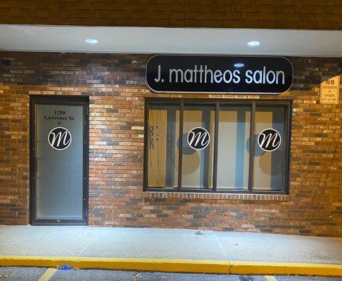 The front of the salon!