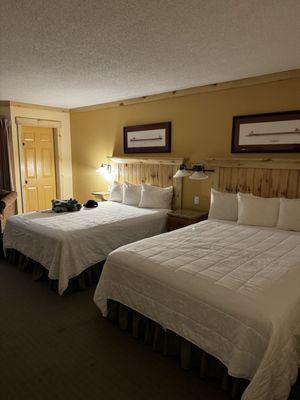 Hotel room 2 queen beds