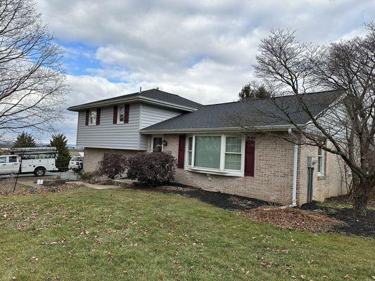 Duo installation with this brand new roof and vinyl siding!