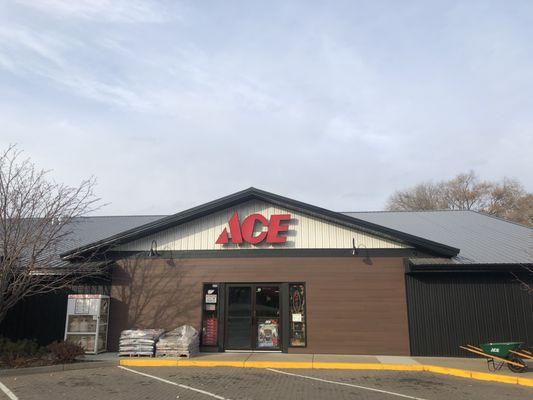 Lee's Ace Hardware